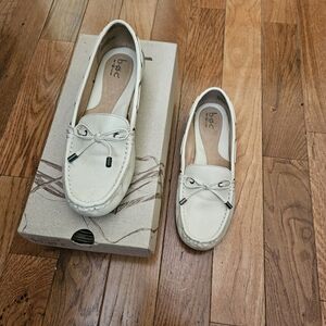 b.o.c./Born Concept Women's Cream Loafers